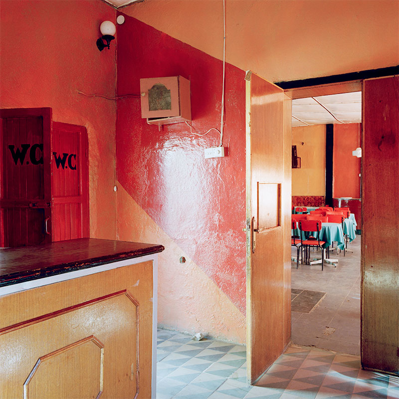 restaurant.jpg->description